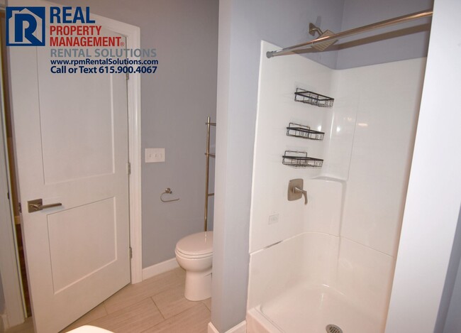 Building Photo - Great 3 bd 2.5 ba with Washer/Dryer includ...