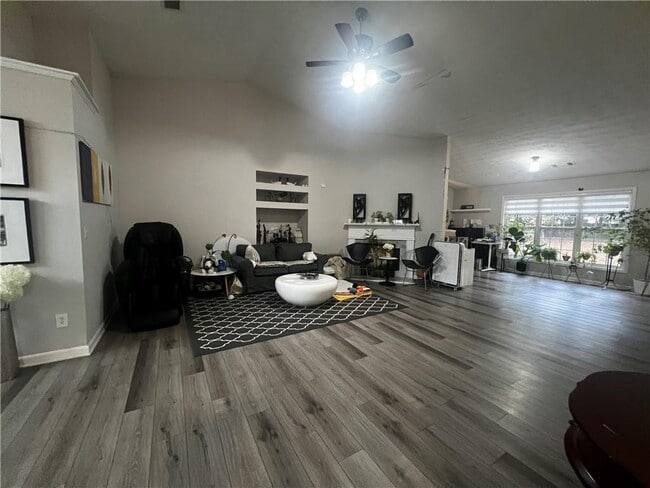 Building Photo - 130 Morning Glen Dr