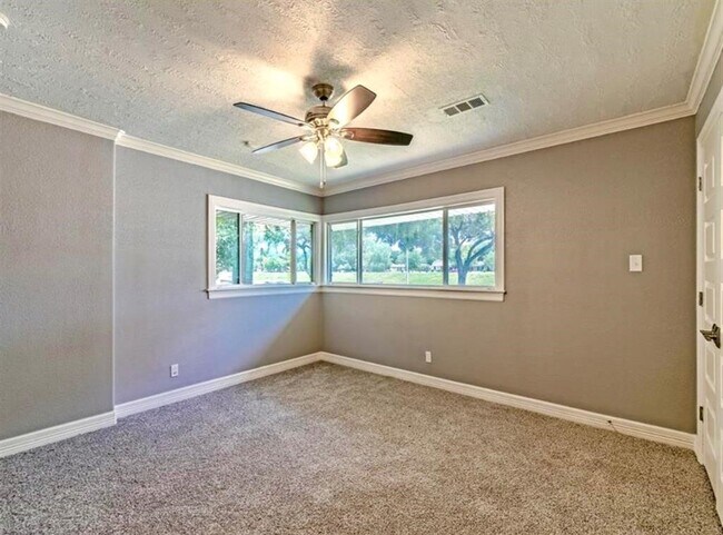 Building Photo - 3318 N Braeswood Blvd