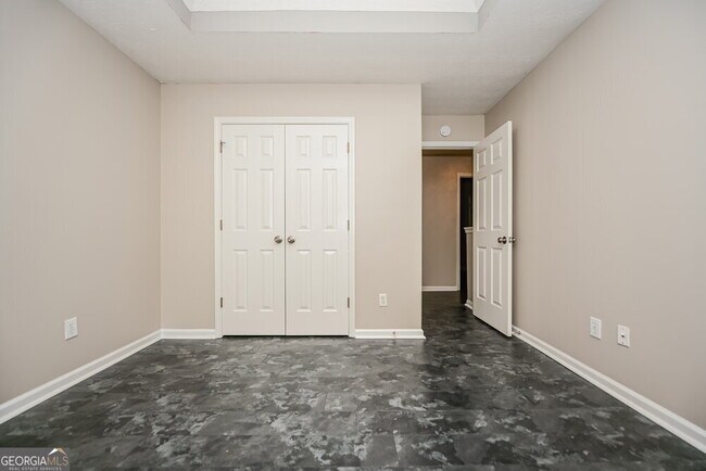 Building Photo - 20 Hazelhurst Dr
