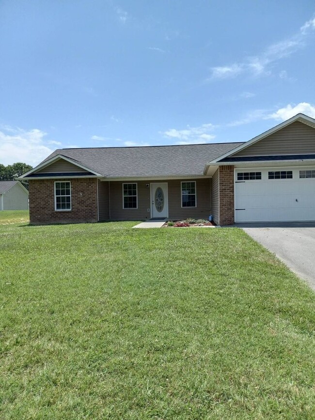 Building Photo - Now accepting application for 3 bedroom 2 ...