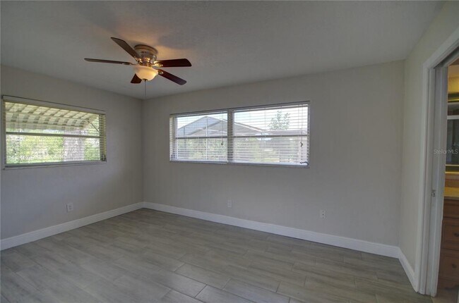 Building Photo - 904 Wellington Dr