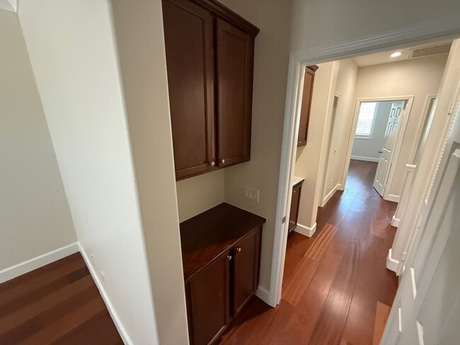 Building Photo - 3-Bedroom Townhome with Community Pool & S...