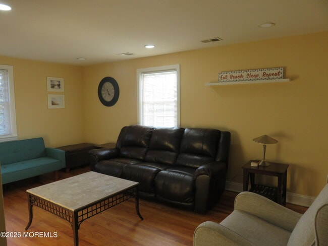 Building Photo - 403 2nd Ave