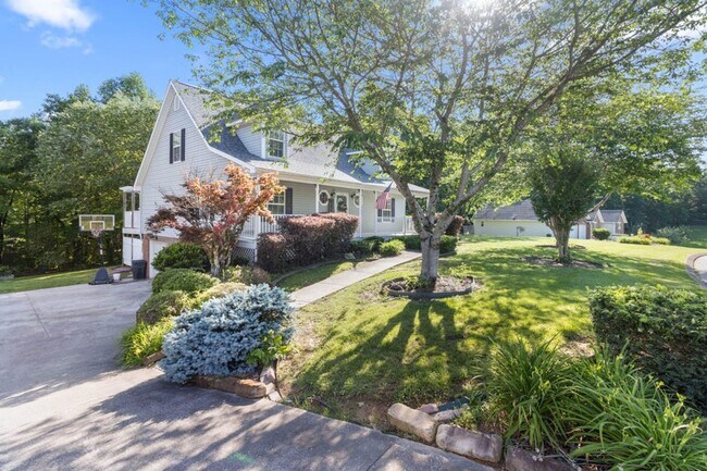 Building Photo - $500.00 OFF JANUARY RENT!! Soddy Daisy Oasis! 3 beds, 2.5 baths, huge garage & yard!