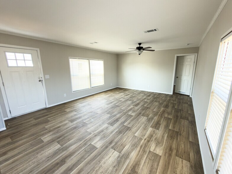 Building Photo - 128 Ponderosa Way