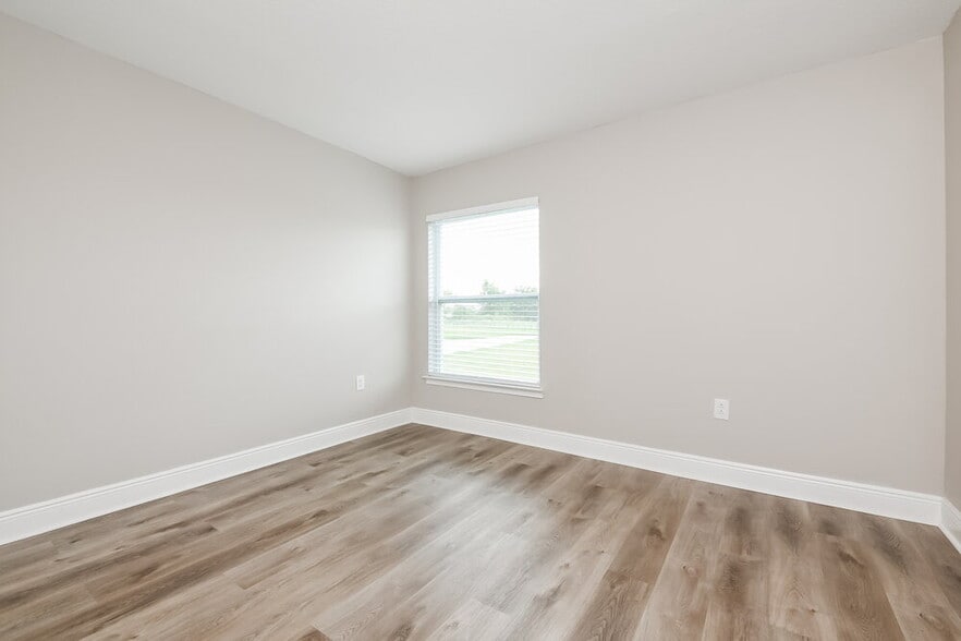 Building Photo - 412 Bloomfield Dr