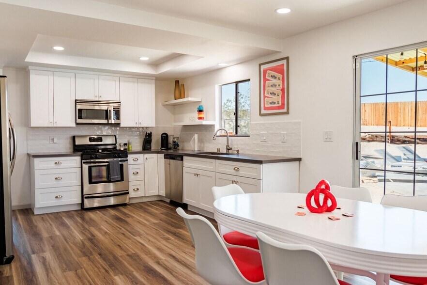 Building Photo - 73382 Sunnyvale Dr