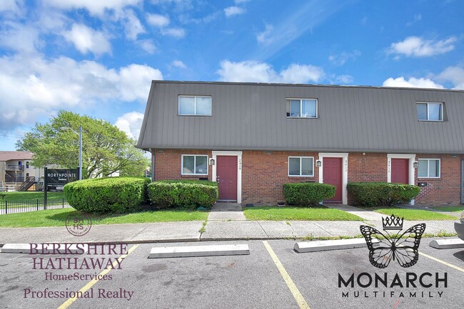 Building Photo - 2 Bedroom Townhouse w/Basement Apartment