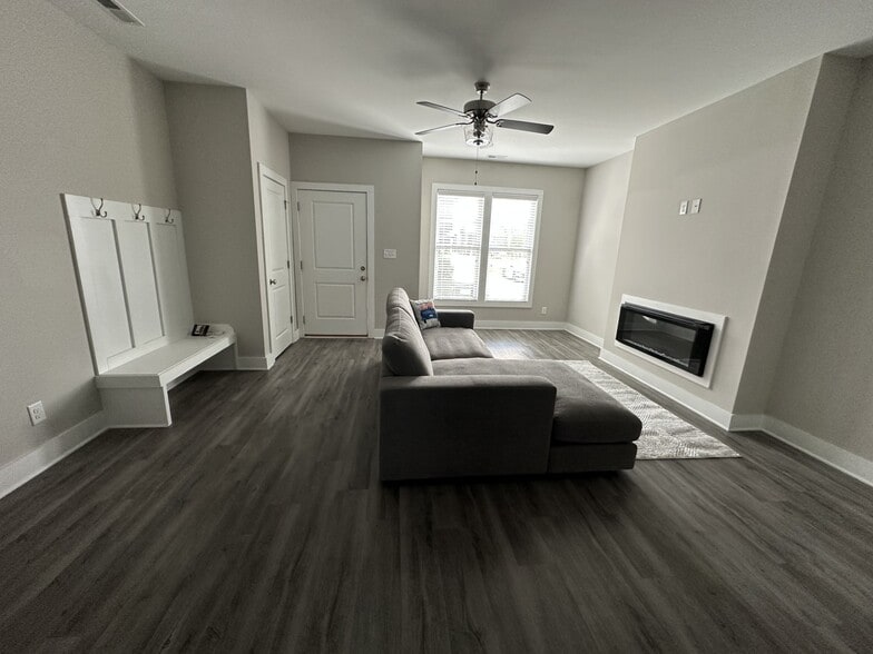 Building Photo - 131 English Commons Dr