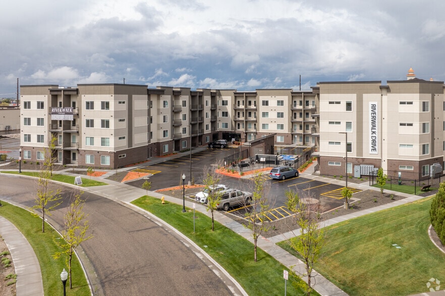 Alternate Angle - Riverwalk Apartments