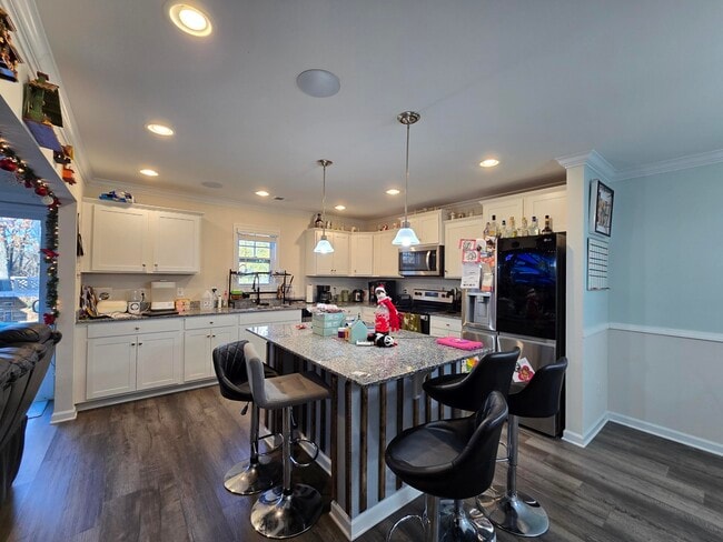 Building Photo - 335 Niblick Dr