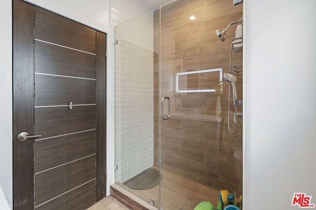 Building Photo - 12911 Bluff Creek Dr