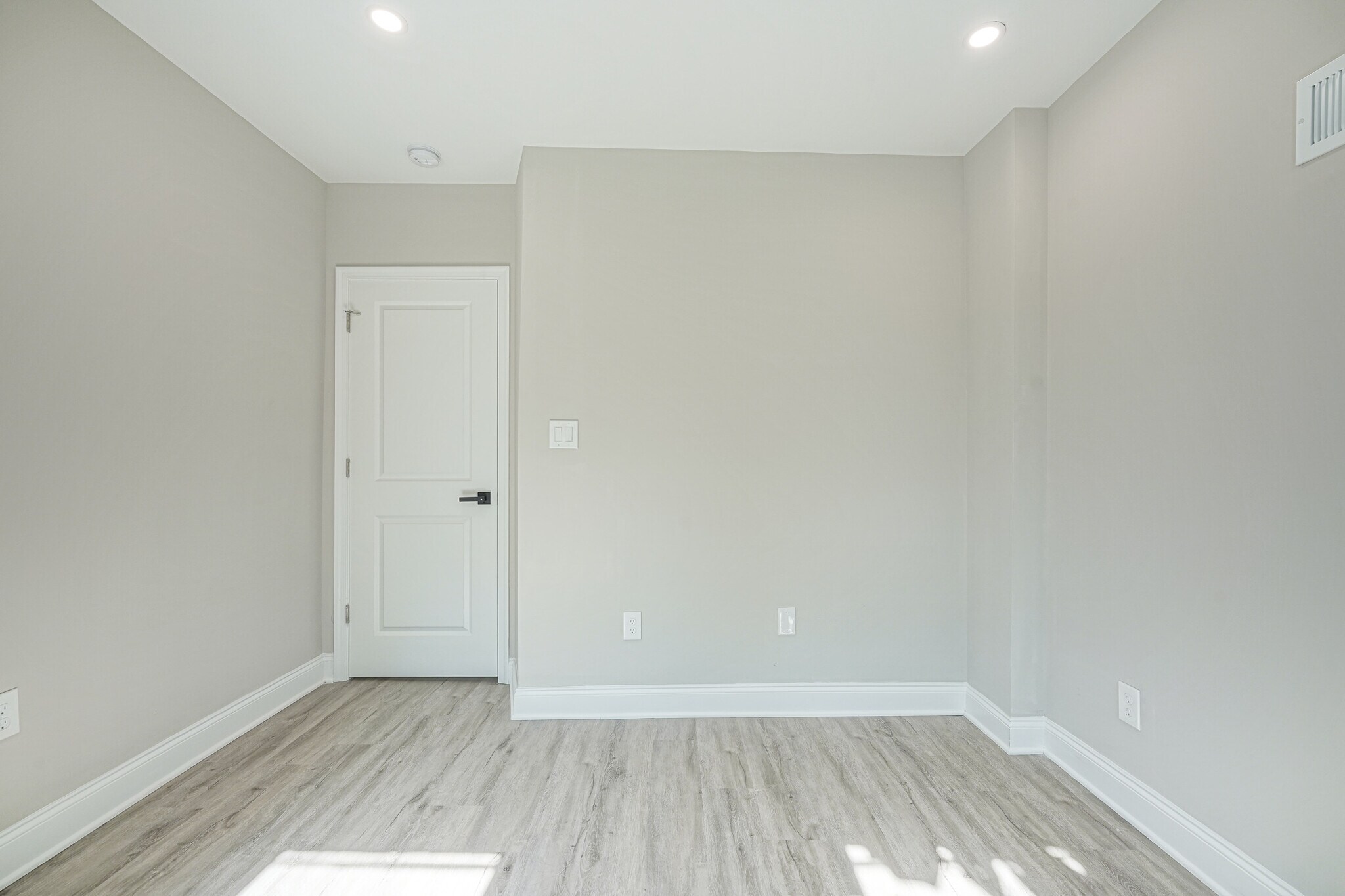 Building Photo - 121 N 51st St