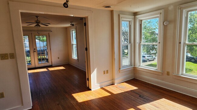 Building Photo - 56 Amm St