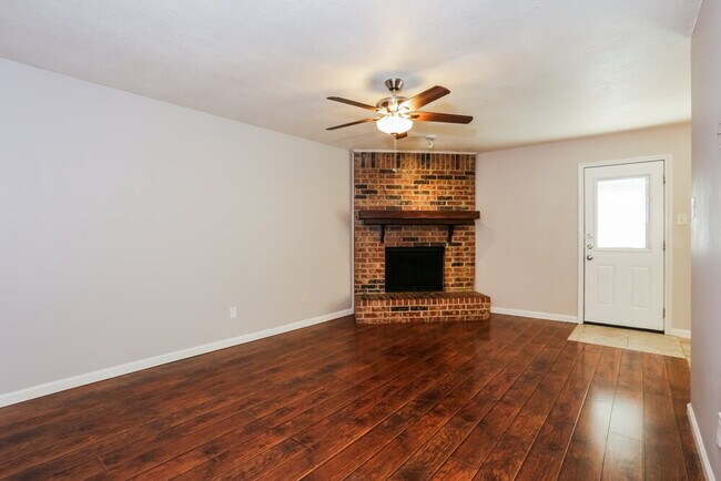 Building Photo - 5907 Willow Crest Dr