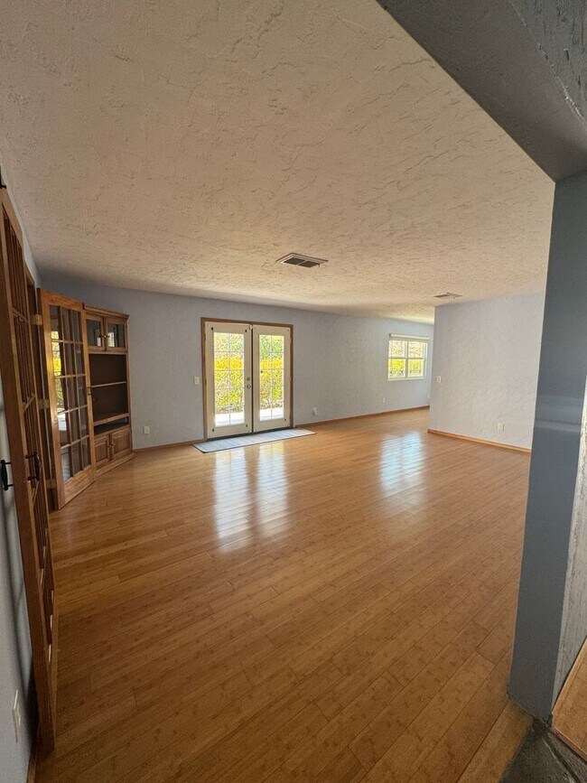 Building Photo - 21445 Wilcox Rd