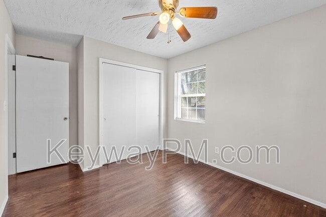 Building Photo - 2021 Fernwood Cir