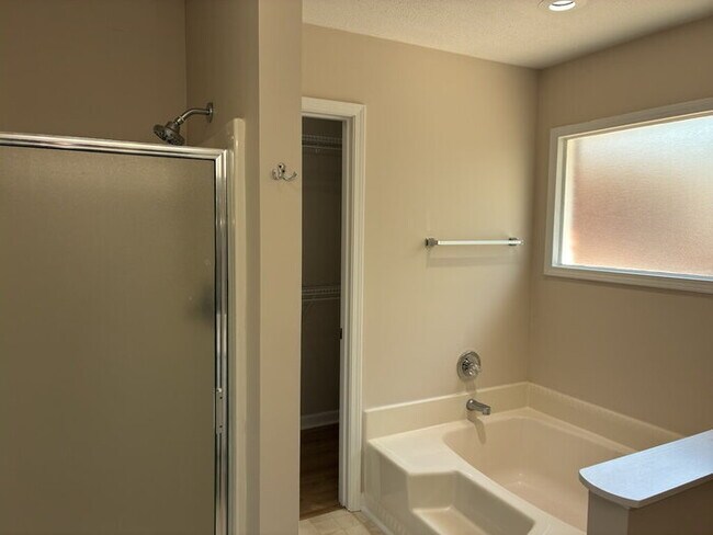 Building Photo - 122 Woodbridge Ct