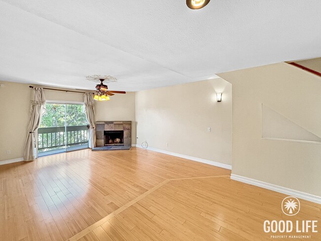 Building Photo - Spacious 3B/2.5BA Multi-Level Home in Redwood Village with Attached Garage, Private Patio & Commu...