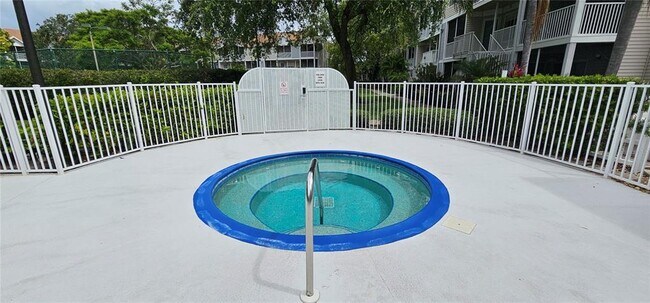 Building Photo - 3625 Square W Ln #4