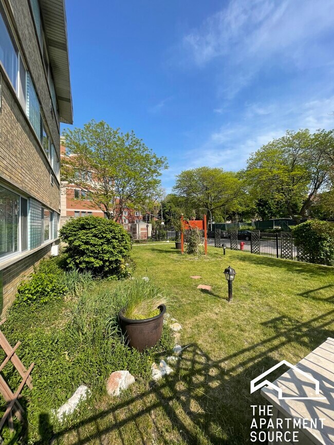 Building Photo - 1408 W Juneway Terrace