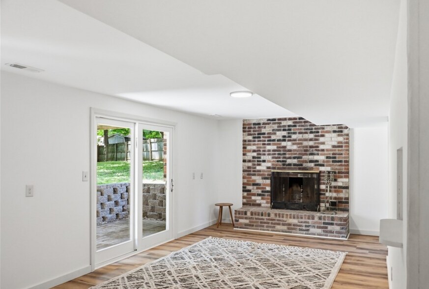 Building Photo - 3473 Sunnyside Dr