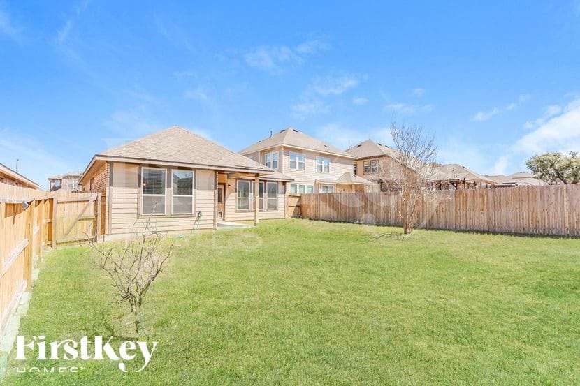 Building Photo - 5926 Akin Elm