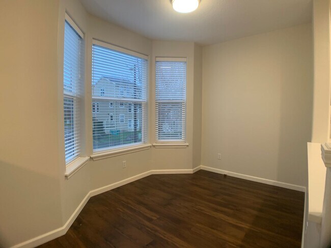 Building Photo - Remodeled Beautiful Progress Ridge Town home! 2 Bedrooms 2 Baths, 1628 Sq. Ft.