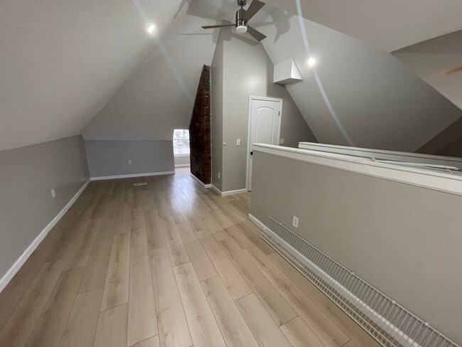 Bed suite 2 - 805 S 17th St