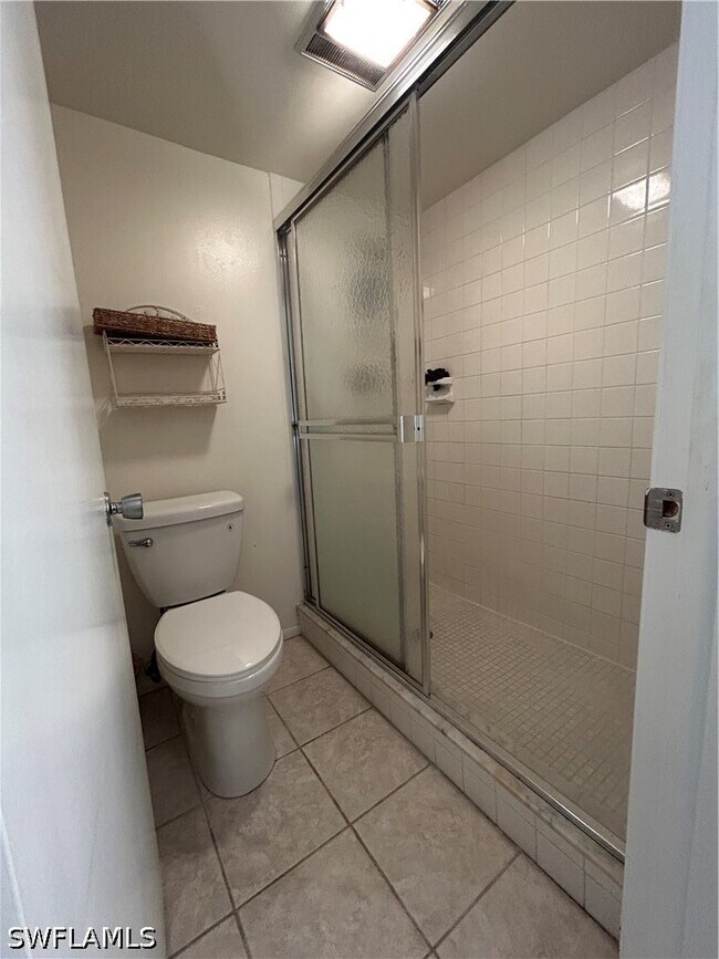 Building Photo - 5479 Peppertree Dr