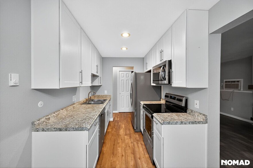 Building Photo - 17403 E Mansfield Ave