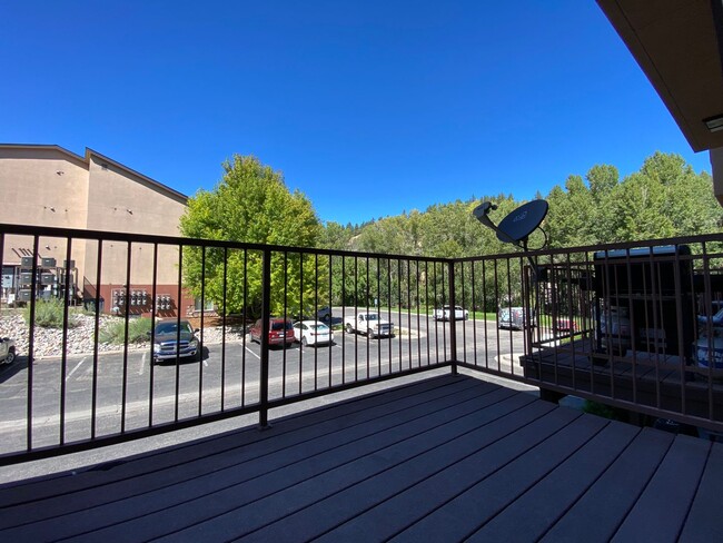 Building Photo - Lightner Creek Town Home Near Twin Buttes