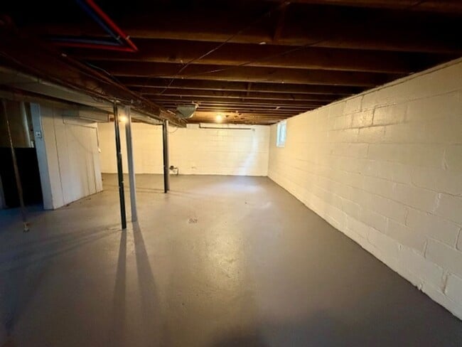 Building Photo - SECTION 8 ONLY For Lease 3 bed 1 bath