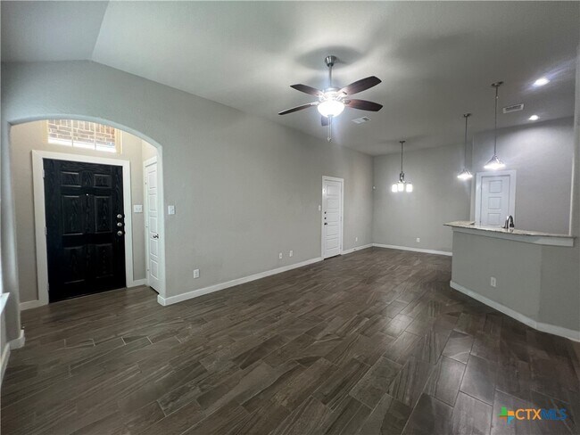 Building Photo - 1119 Creekside Orchard
