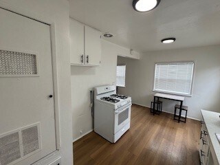 Building Photo - 6204 3rd Ave