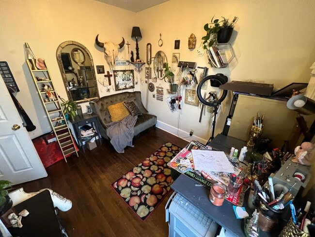 Building Photo - 506 E Locust St