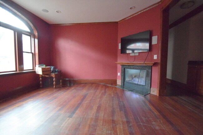 Building Photo - 9 Strathmore Rd