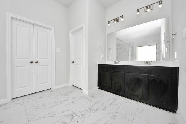 Building Photo - 804 Lake Lacosta Dr