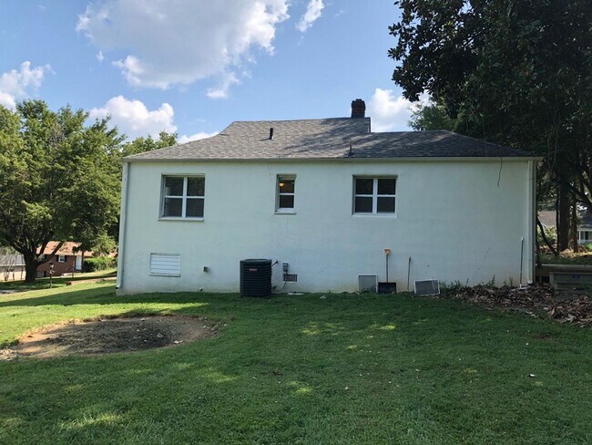 Building Photo - 1219 Brookwood Dr