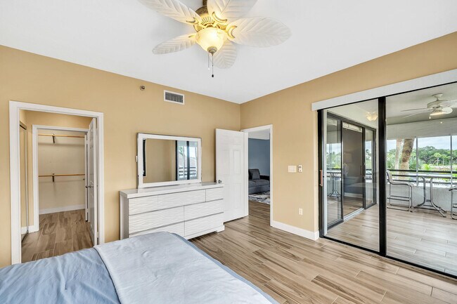 Building Photo - 827 Oak Harbour Dr