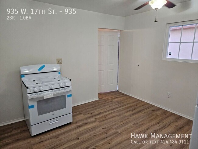 Building Photo - 935 W 17th St