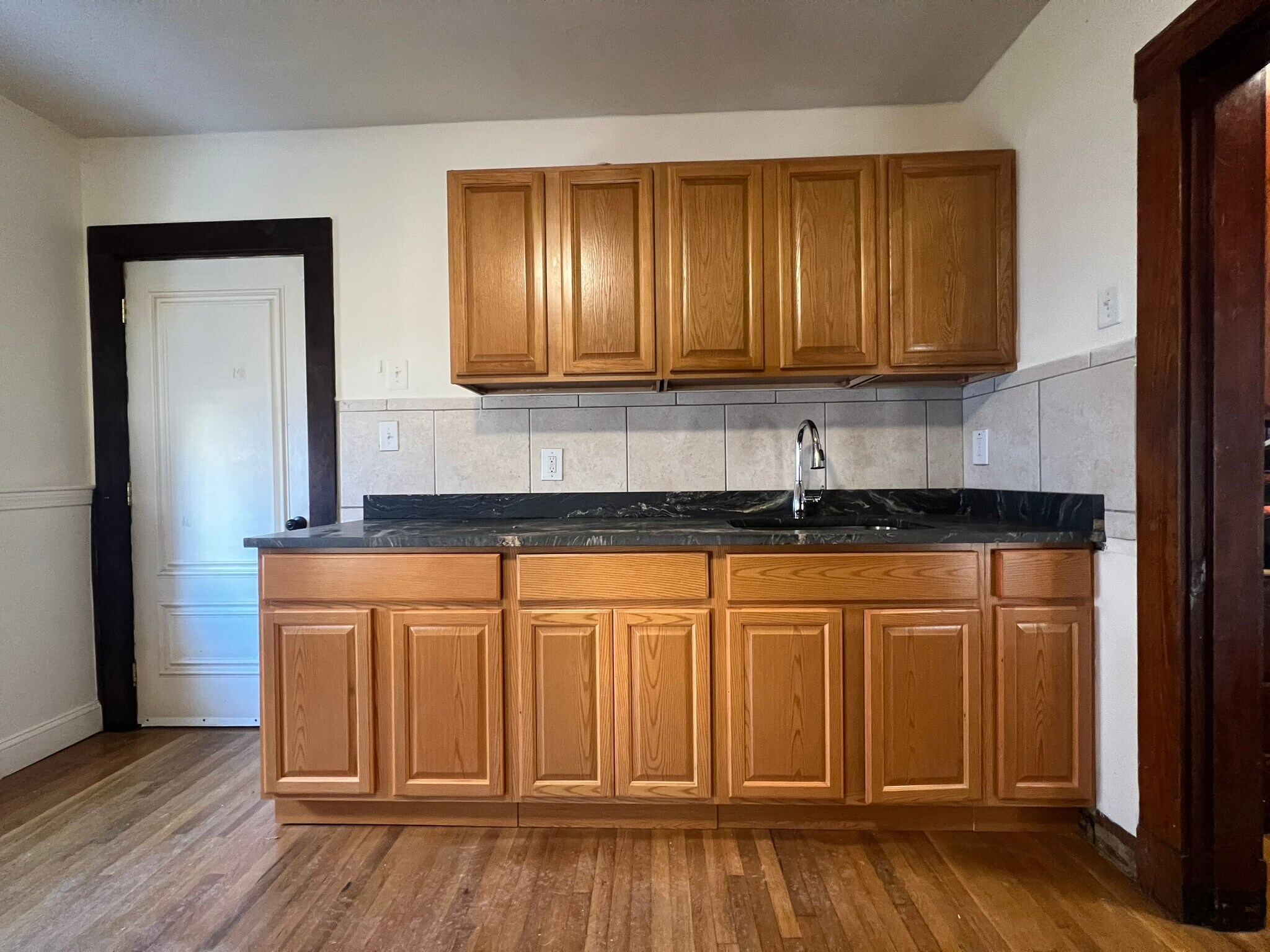 Building Photo - 4 River St