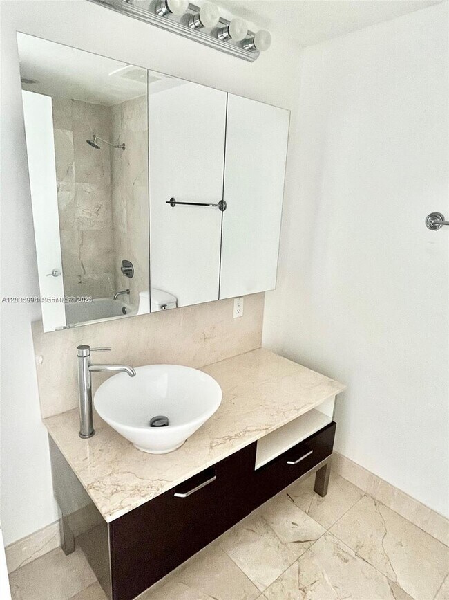 Building Photo - 218 SE 14th St