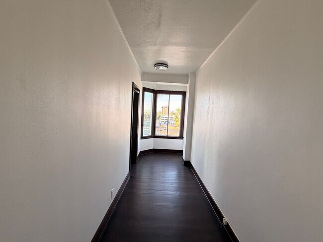 Building Photo - Historic 1BD in The Sovereign | New Appliances | Rooftop Access | Pet Friendly *$1,000.00 Off One...