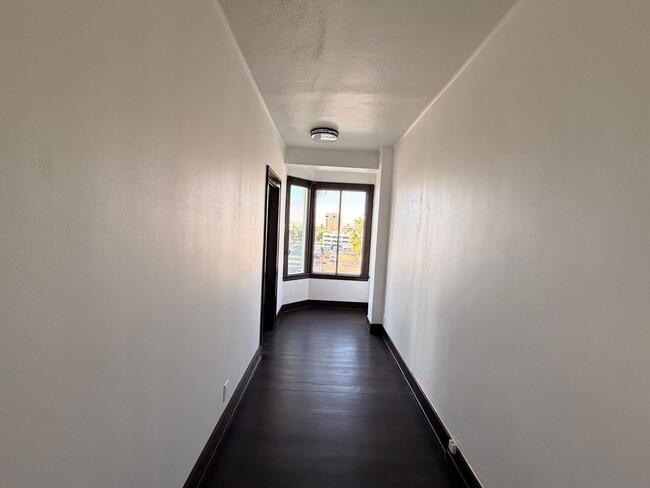 Building Photo - Historic 1BD in The Sovereign | New Appliances | Rooftop Access | Pet Friendly