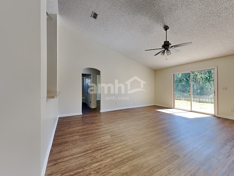 Building Photo - 3646 Arava Dr