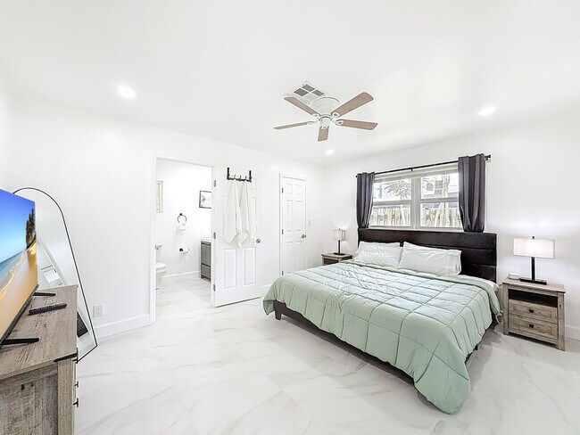 Building Photo - 635 Kingbird Cir