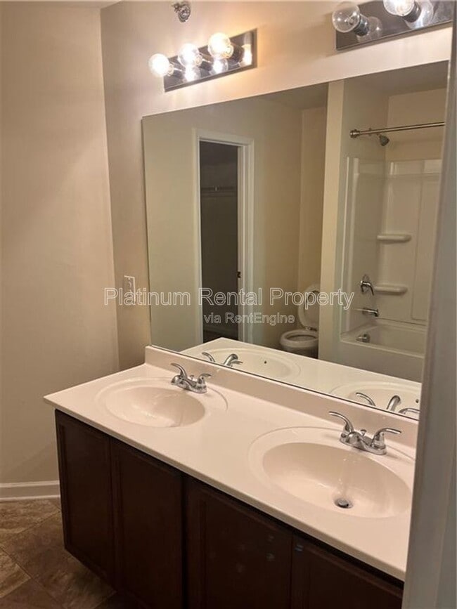 Building Photo - 2056 Belmont Cir NE