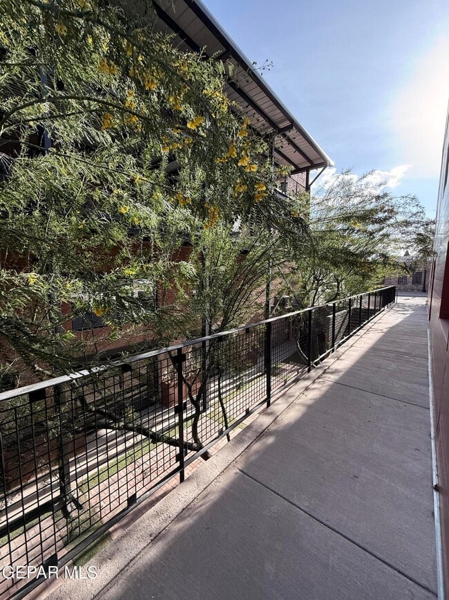 Building Photo - 200 Anthony St